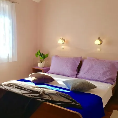 Wunderschoenes In Mit Balkon Maslenica