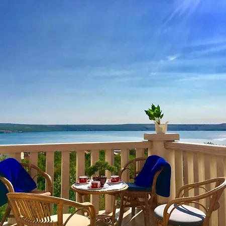 Wunderschoenes In Mit Balkon Maslenica
