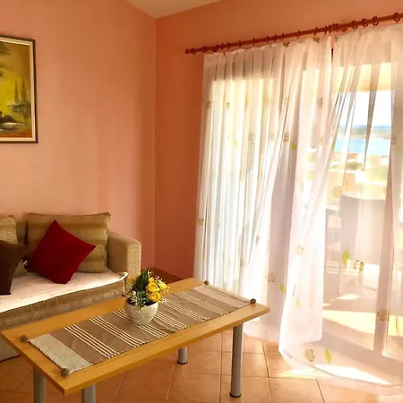 Apartment Wunderschoenes In Mit Balkon Maslenica